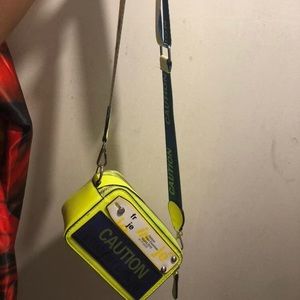 Caution purse